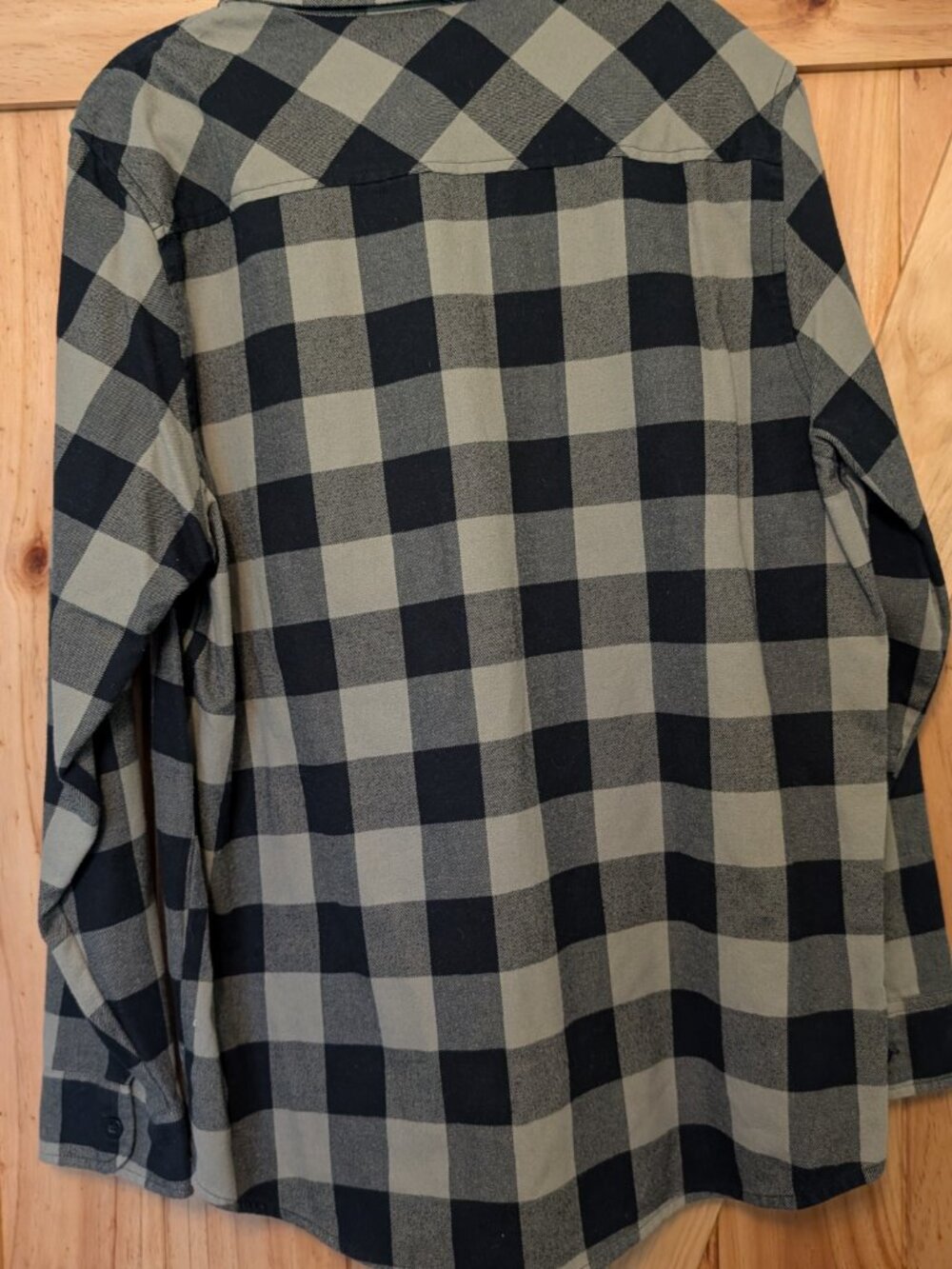 Independent Trading Company Black Plaid Flannel Shirt Size L - Picture 6 of 6